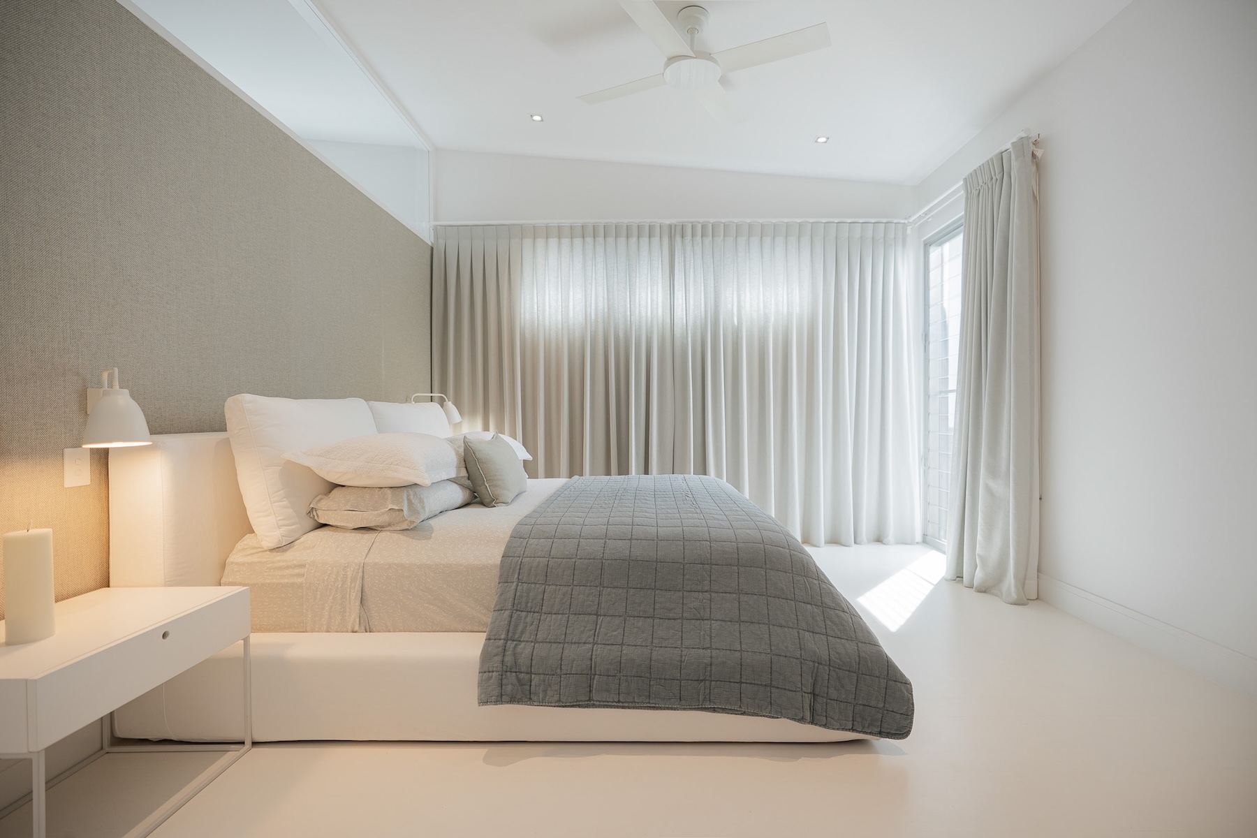 Minimal bedroom